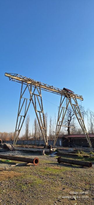 Козловой кран сотилади ва 200метр релиси билан