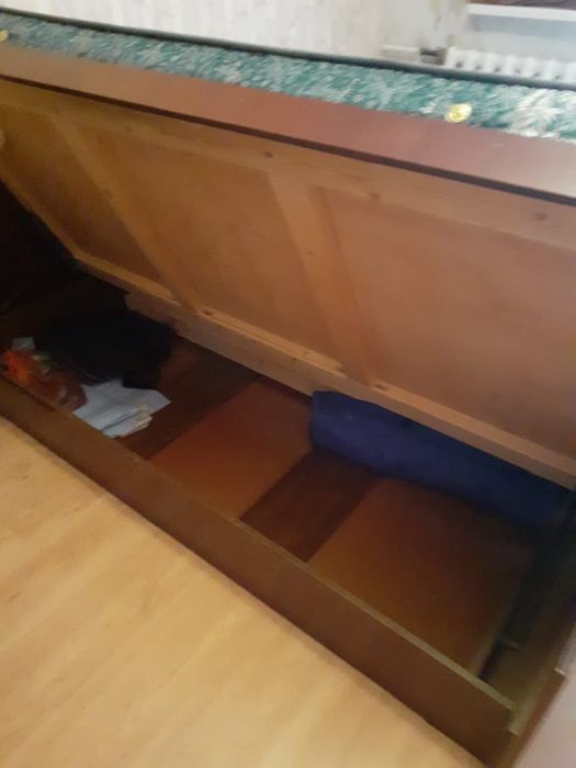 Срочно продам кровати 1,5  2 шт