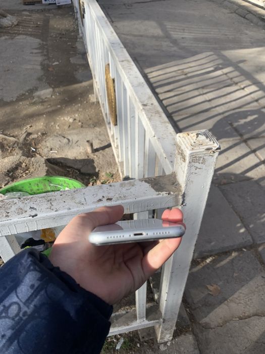 iphone xr xolati yaxwi