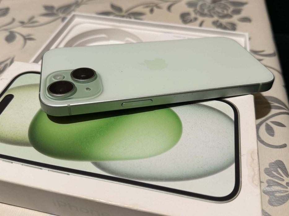 Телефон Iphone 15