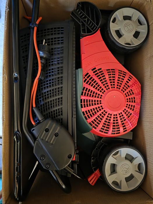 Scarificator Bosch Aerator gazon 1100 Universal Verticut electric