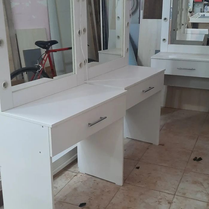 Трюмо с подсветкой из ЛМДФ  зеркало россия