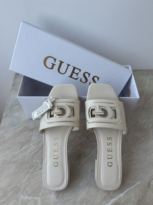 Чехли с лого GUESS