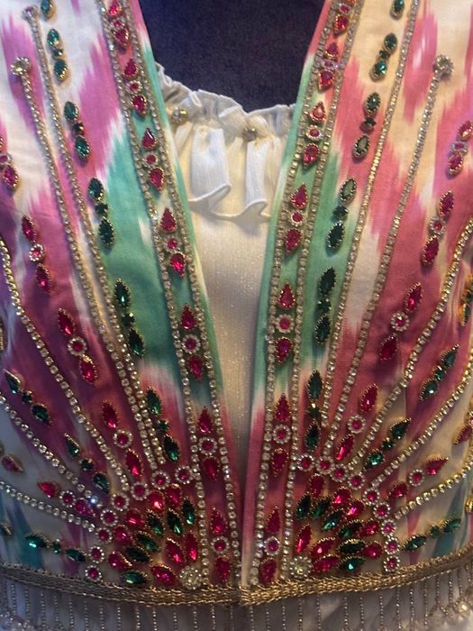 Ansambllar kelin salomga kiyishga