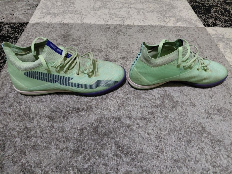 Ghete de fotbal teren sintetic