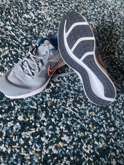Vand adidași Nike