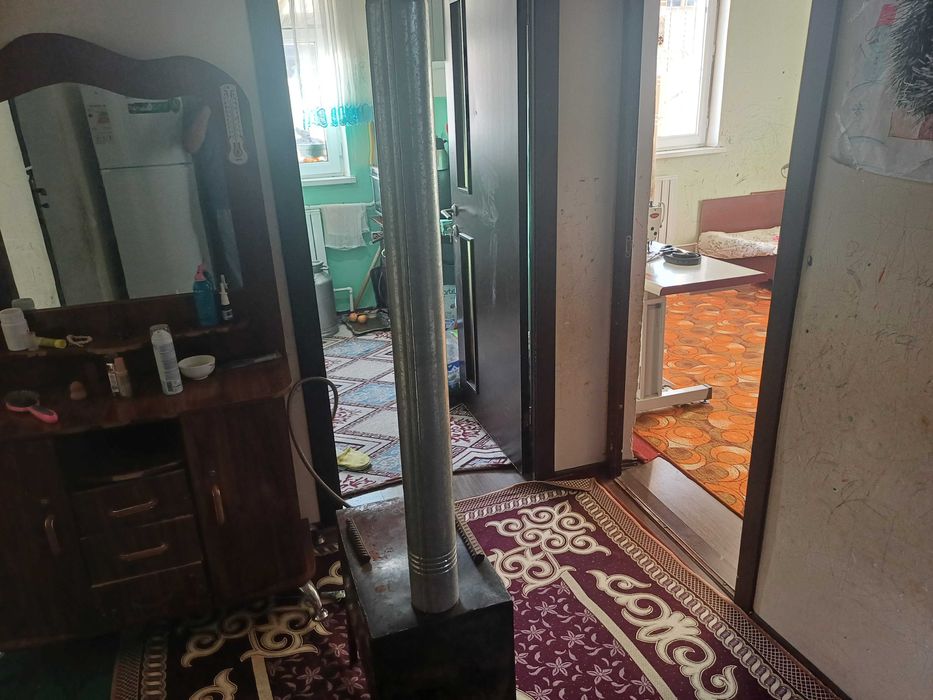 Шофирконда 3 хоналик квартира сотилади.