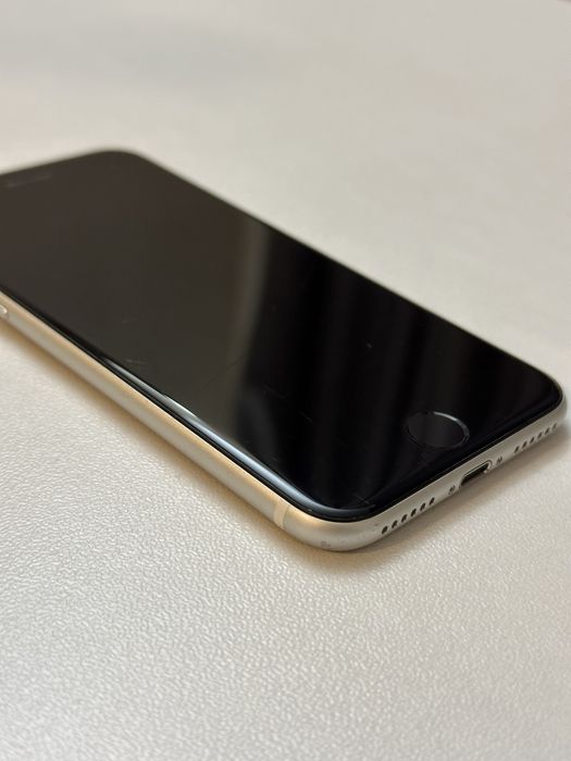 iPhone SE 2020 128GB бял