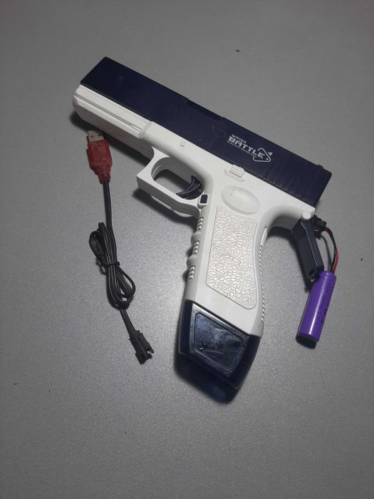 Водный пистолет.