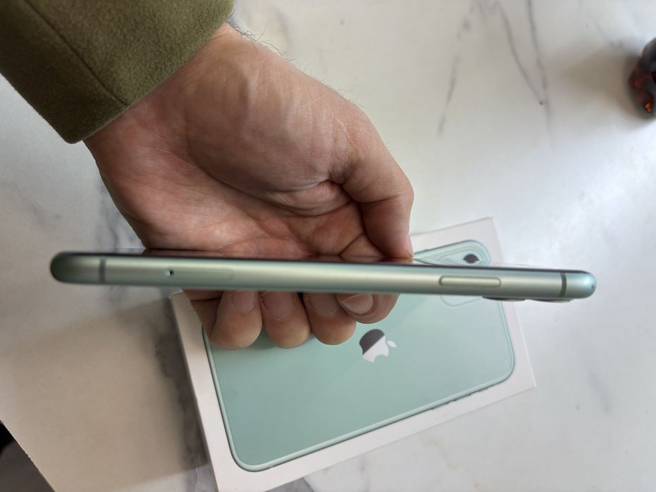 Продам iphone 11 (128gb) зелёный