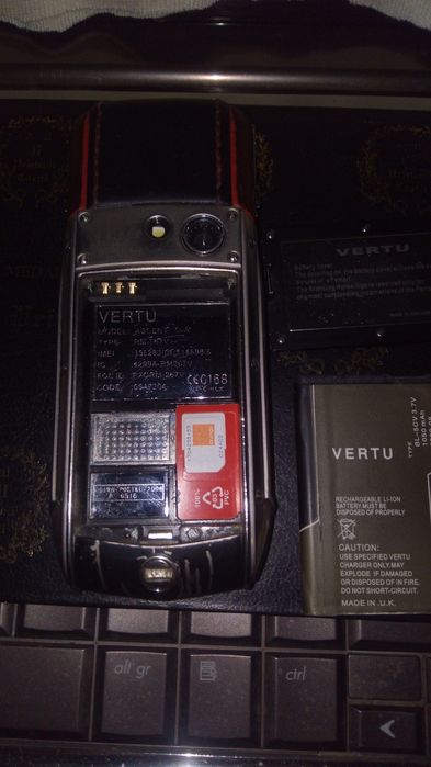 VERTU TI Ferrari 2 tel.functionale la pretul de 1300lei