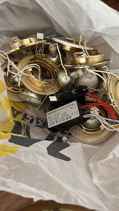 Лампочки точечные потолочные