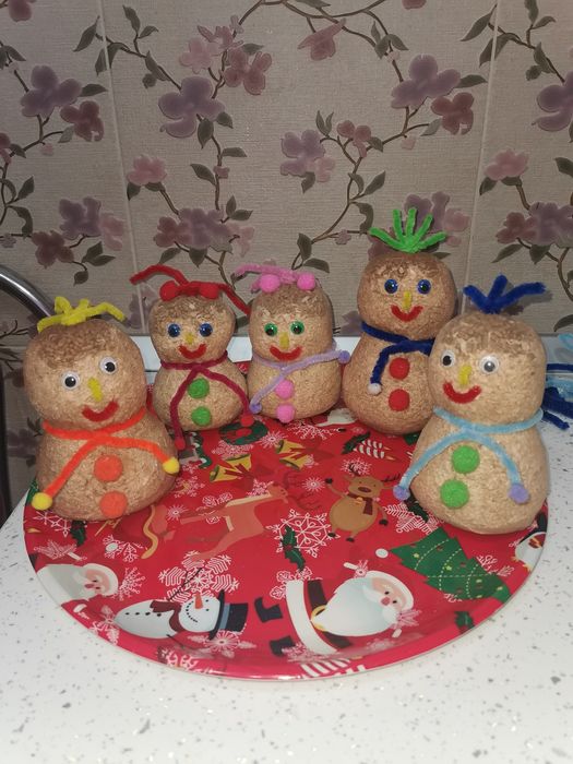 Andreiuți omuleți cu par verde de grau de Sf Andrei pentru bunăstare