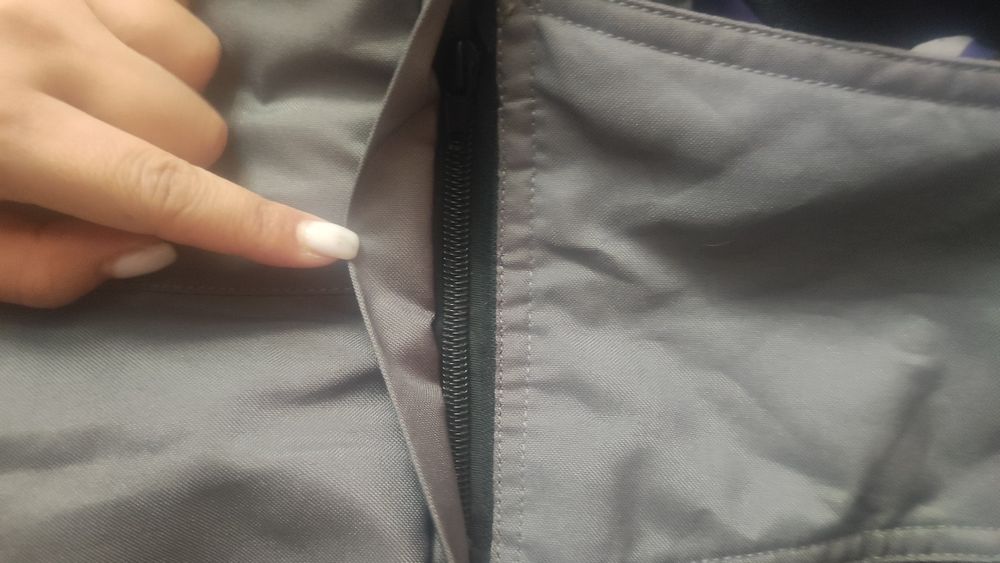 Продам зимний комбинезон на девочку !