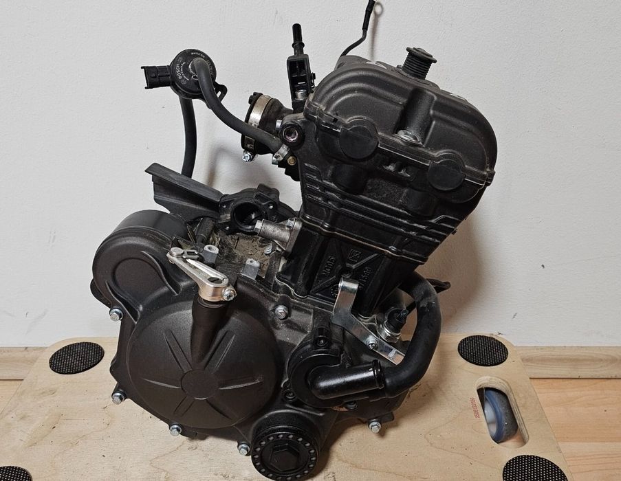 Dezmembrez motor aprilia rs4 125