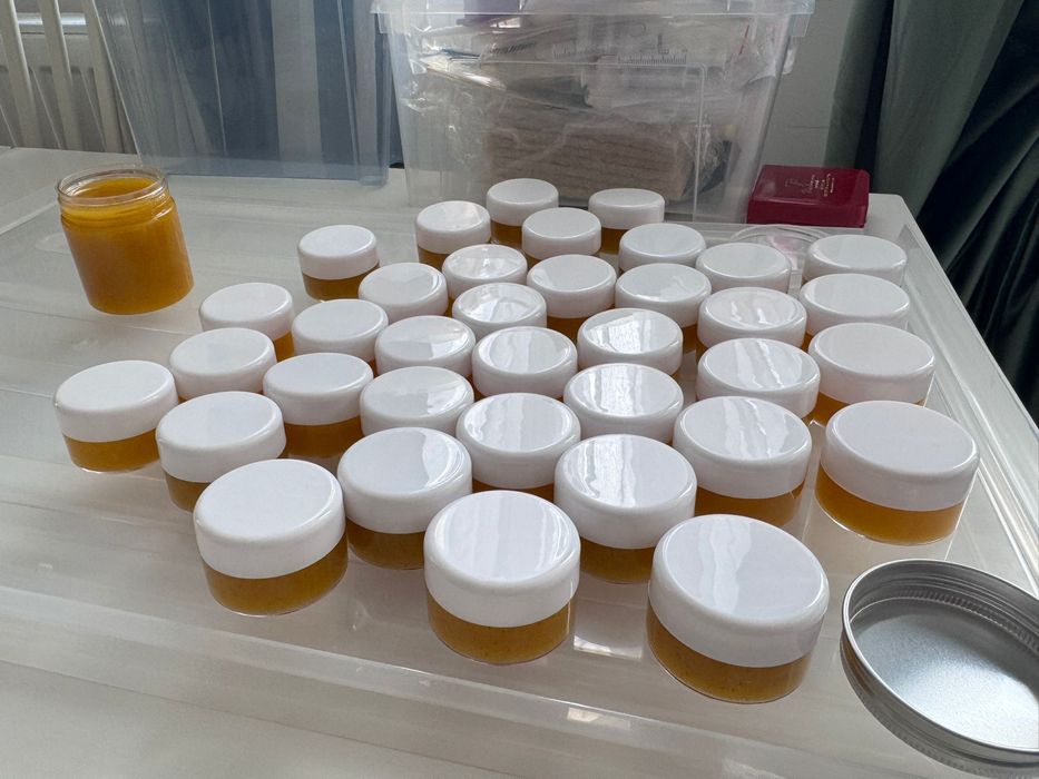 Crema galbenele handmade