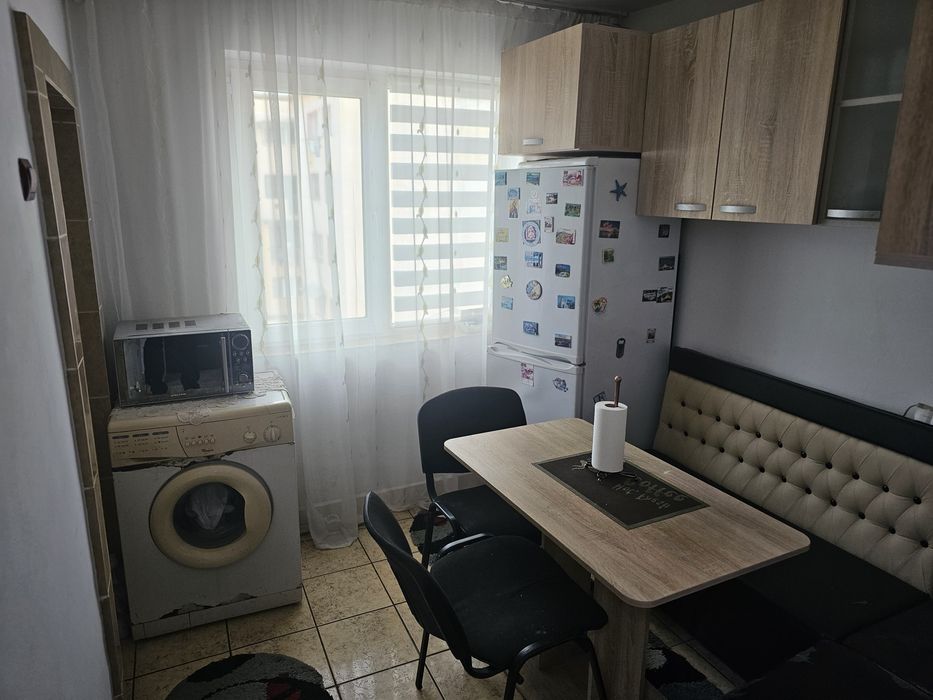 Apartament 3 Camere zona Piata 9 mai de închiriat