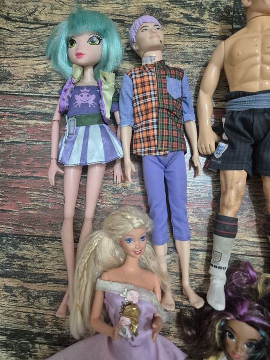 Lot papusi barbie mattel