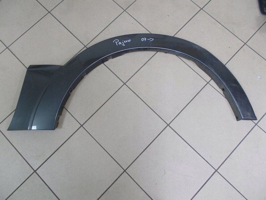 Накладка на крыло на Pajero 4