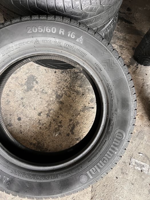 2 anvelope iarna 205/60/16 , Continental !