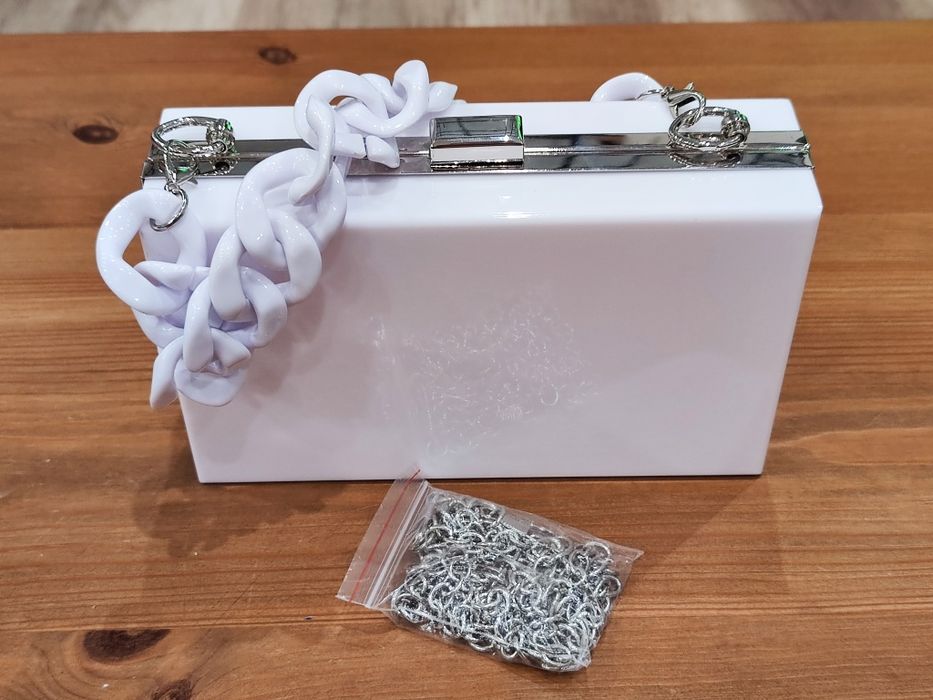 Бяла малка чанта и чанта за козметика