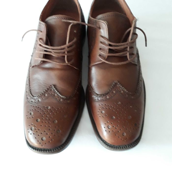 Pantofi din piele,culoare maro,model deosebit,noi,numarul 41.