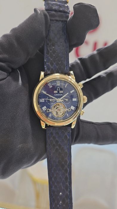 Золотые часы Омега с безумно красивым синим циферблатом