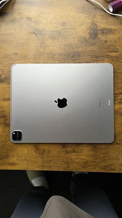 Продам iPad pro 12,9 дюймовый 6-го поколения m2