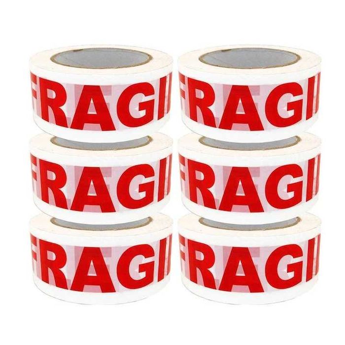 Banda adeziva pentru ambalare cu inscripția"FRAGILE",66m,7.69 lei/rolă