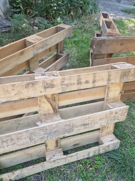 Продавам 4 броя палети