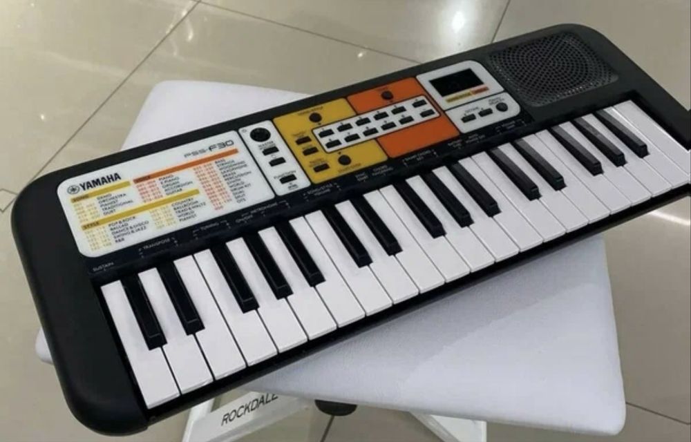синтезатор Yamaha PSS-F30