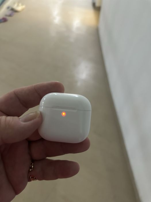 Carcasa +casca  dreapta airpods 4