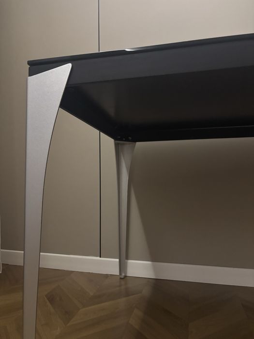 Стол стекльянный Италия