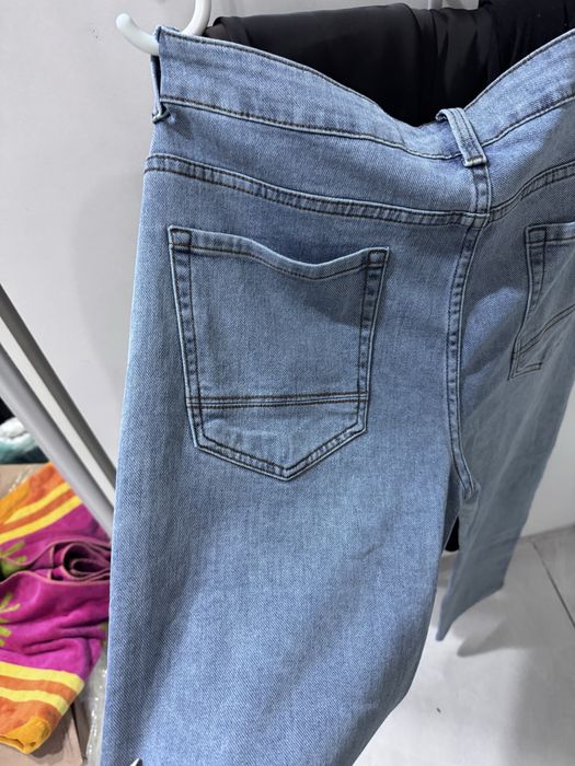 Срочно продам мужские джинсы