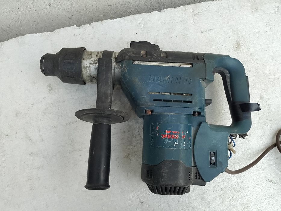 Професионални машини на ток и батерии за ремонт или за части