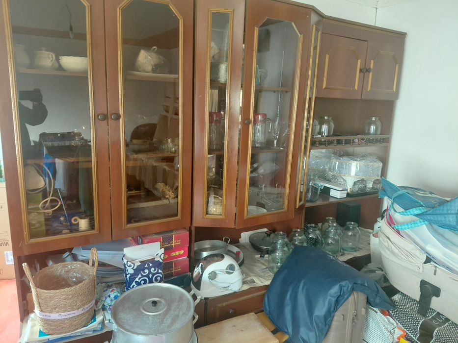 Осы шкаф үш бөлек