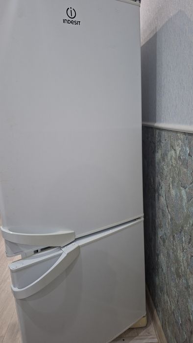 Холодильник Indesit SB 150