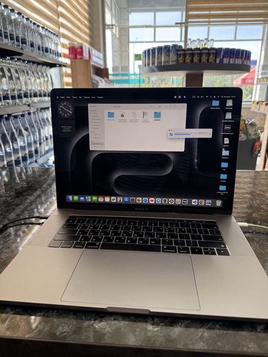 MacBook Pro 15 -inchi