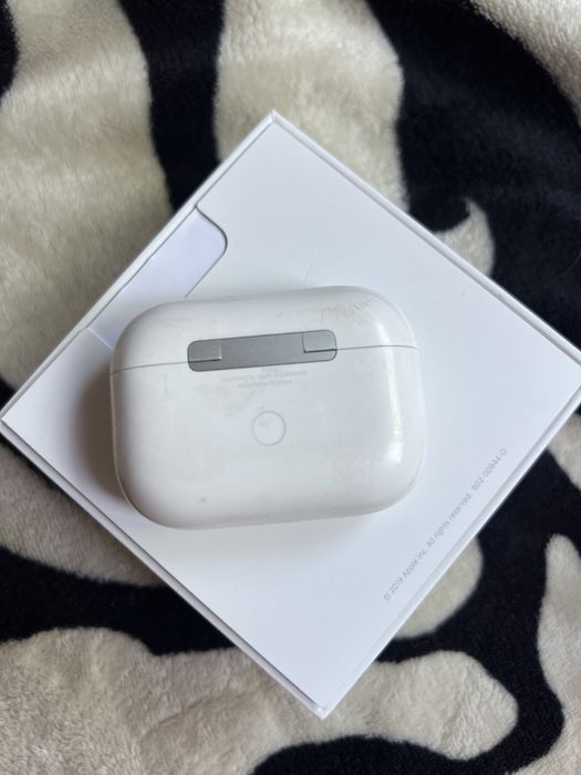 Air Pods Pro 1 наушник ( правый+кейс)