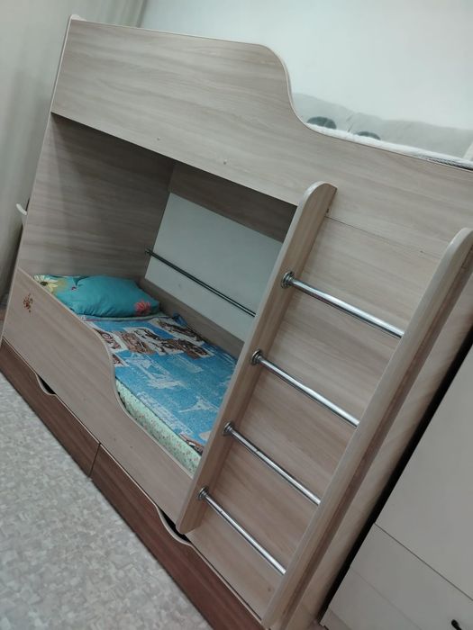 Продам двухъярусную кровать