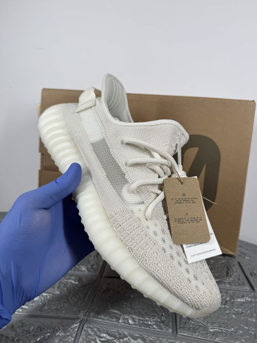 Yeezy 350 v2 Bone