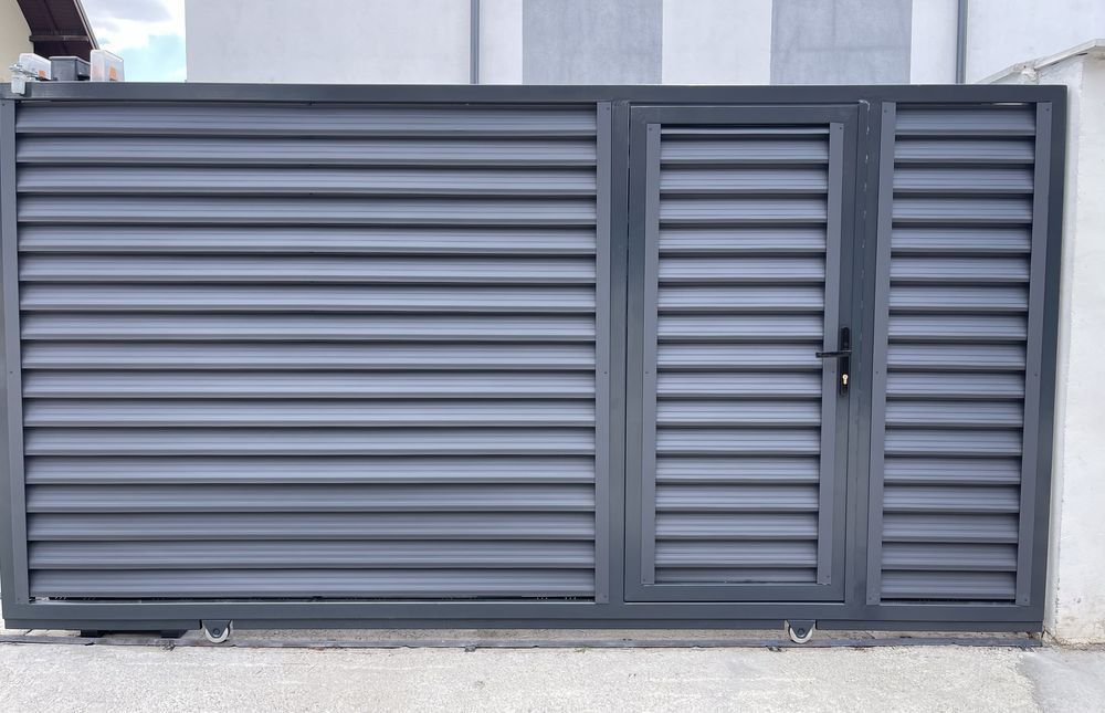 Construim garduri si porti din sipca metalica, panouri stil jaluzele,