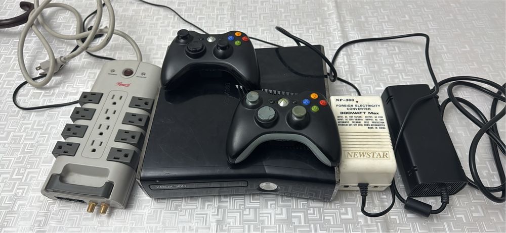 Xbocx 360 , два джостика и один автомат