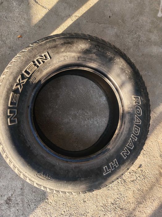 Продам б/у резину 235/70 R16