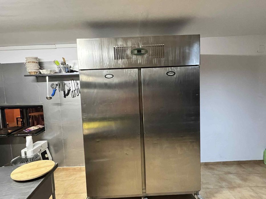 Bucatarie completa sau separate, cuptor pizza, frigider dublu inox…