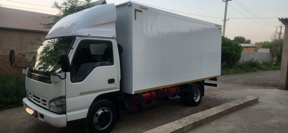 Isuzi  NPR 71 radnoy