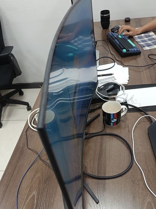 Gaming monitor 32" inch, curved, 240 Hz