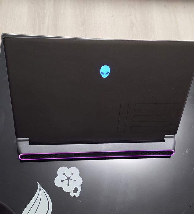 Alienware R5 Gaming Laptop