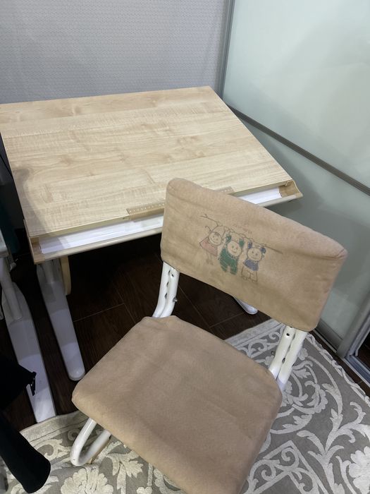 Парта, стульчик для уроков в отличном состоянии