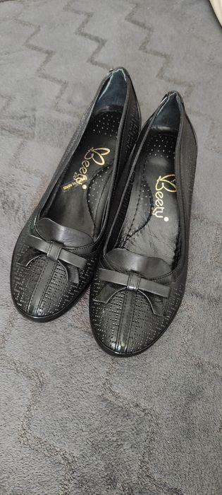 Pantofi din piele.
